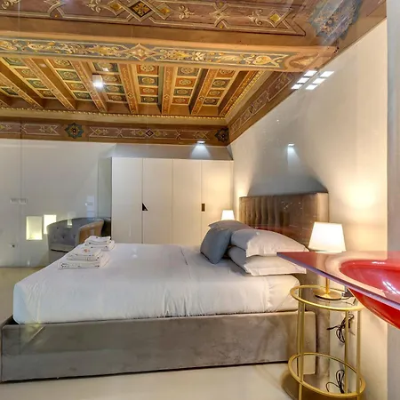 Crystal Apartment *